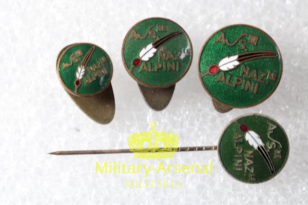 WWII Distintivi associazione nazionale Alpini | Military Arsenal