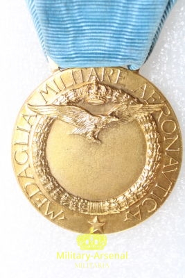 Medaglia Regia Aeronautica lunga navigazione aerea grado oro | Military Arsenal