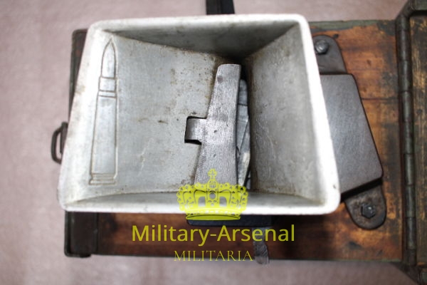 WWII Regio Esercito attrezzo per ricarica Breda 38 | Military Arsenal
