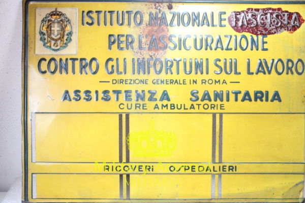 Targa litografata Fascista assistenza Sanitaria. | Military Arsenal